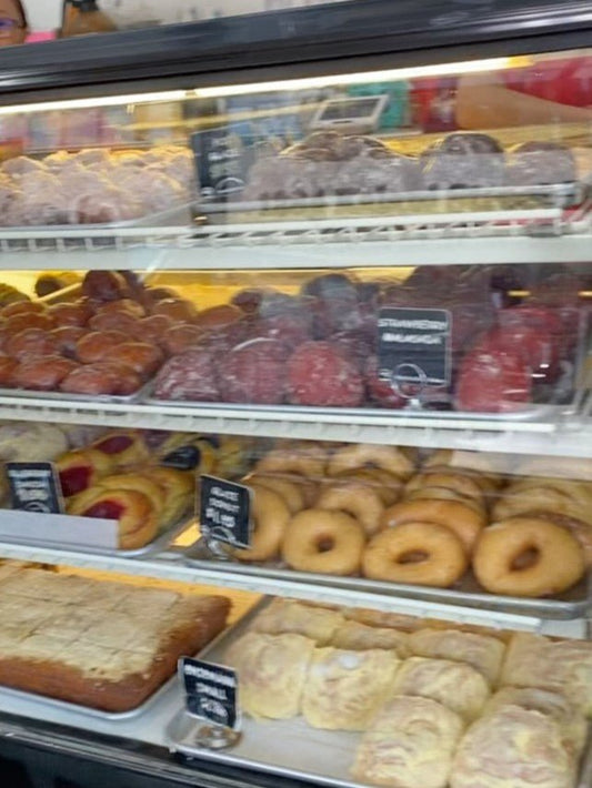 🍩ハワイの老舗ベーカリーいつ行っても並んでる　1番にんきはやっぱりポイドーナツ🍩 - Hawaiian South Shore
