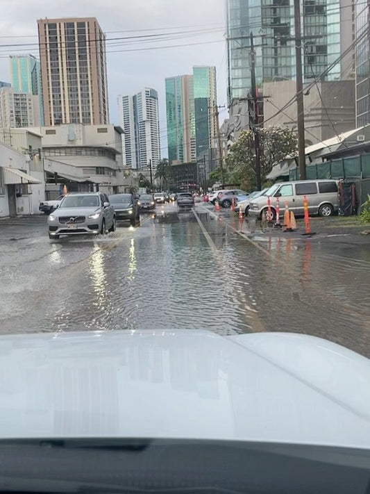 ☔️昨日の大雨で川になり　今朝のハワイホノルルの空☔️ - Hawaiian South Shore