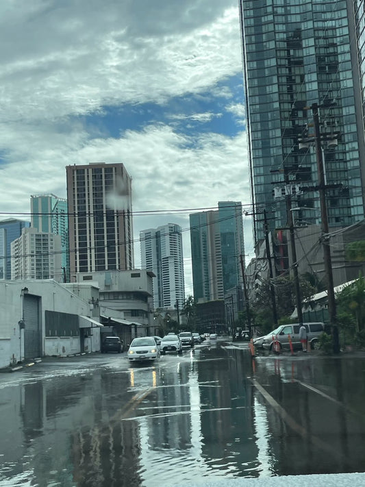 ☔️ホノルルマラソンだのに朝から雨　今も雨　なんでー☔️