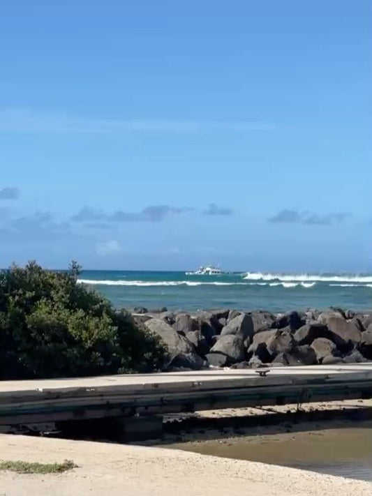 🏄‍♂️サウスは波がデカイ　波もアメリカ独立記念日を祝ってくれてる🏄‍♂️ - Hawaiian South Shore