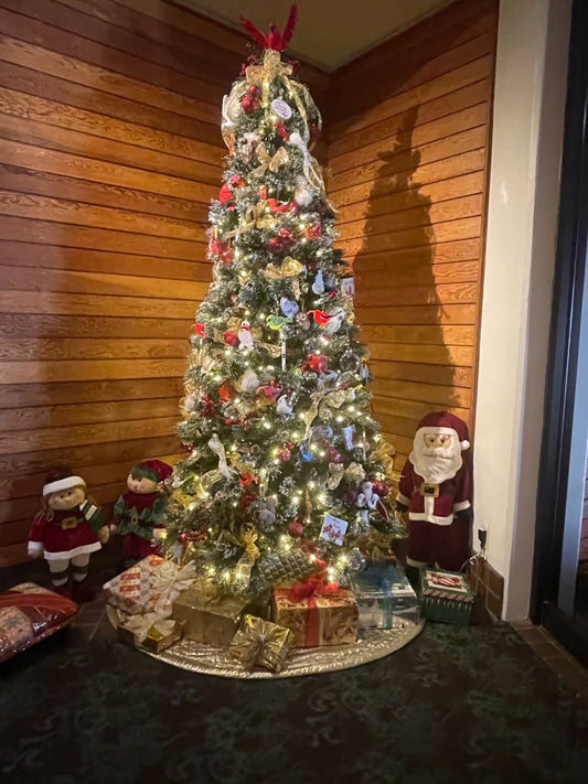 ハワイは街中サンタクロース　アラモアナではサンタと写真撮れます🎅