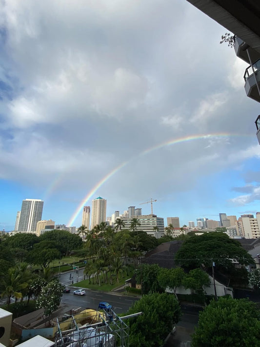 🌈変な天気ワイキキ青空　空港青空　真ん中小雨からの虹が出ました🌈 - Hawaiian South Shore