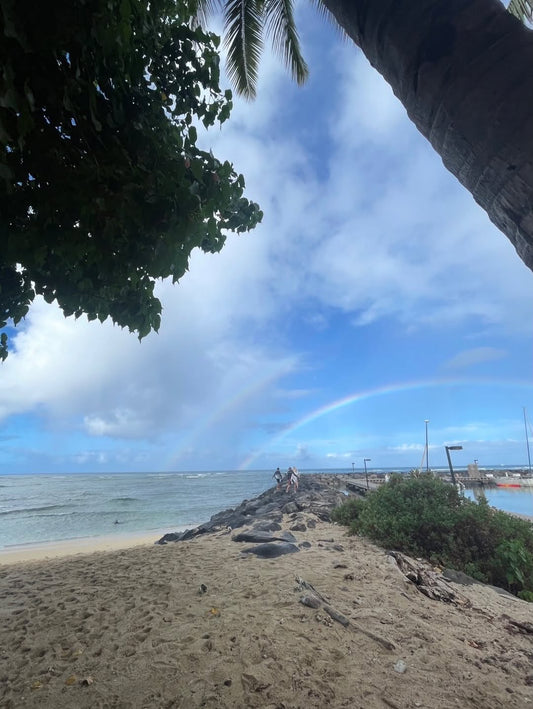 🌈ハワイの朝　虹と海とサーファー🌈 - Hawaiian South Shore