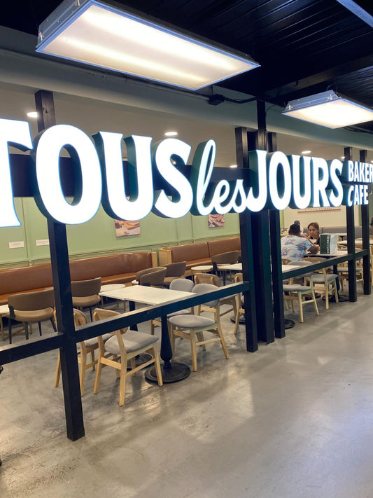 Tous les Jours bakery cafe interior and sign in Hawaii