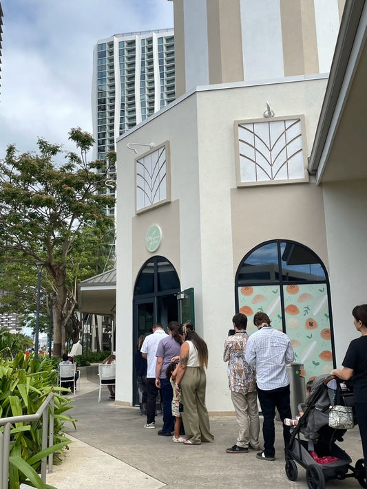 🥐ハワイの大行列のパン屋さん　どんどん列が長くなってる🥐 - Hawaiian South Shore