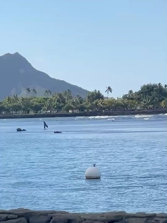 🏄‍♀️ハワイの海を歩くサーファー　あるある風景🏄‍♀️ - Hawaiian South Shore