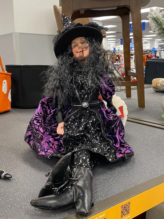 街中ハロウィンだけど横にはもうサンタがスタンバイ