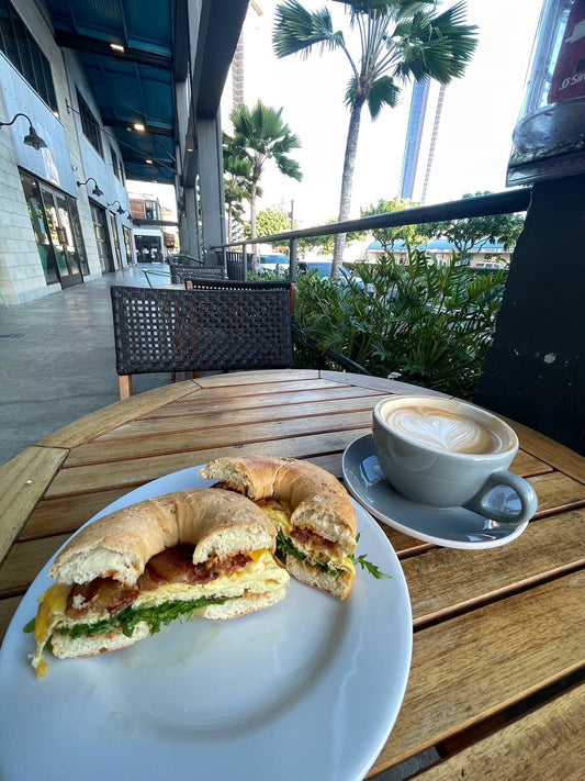 🥯たまには違うカフェに来て見た　ここ良いわメニューがいっぱい🥯