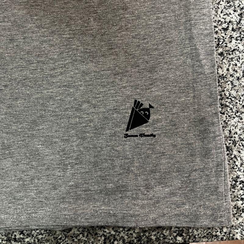 Close up look on the James Surfer Design T-Shirt Hawaii
